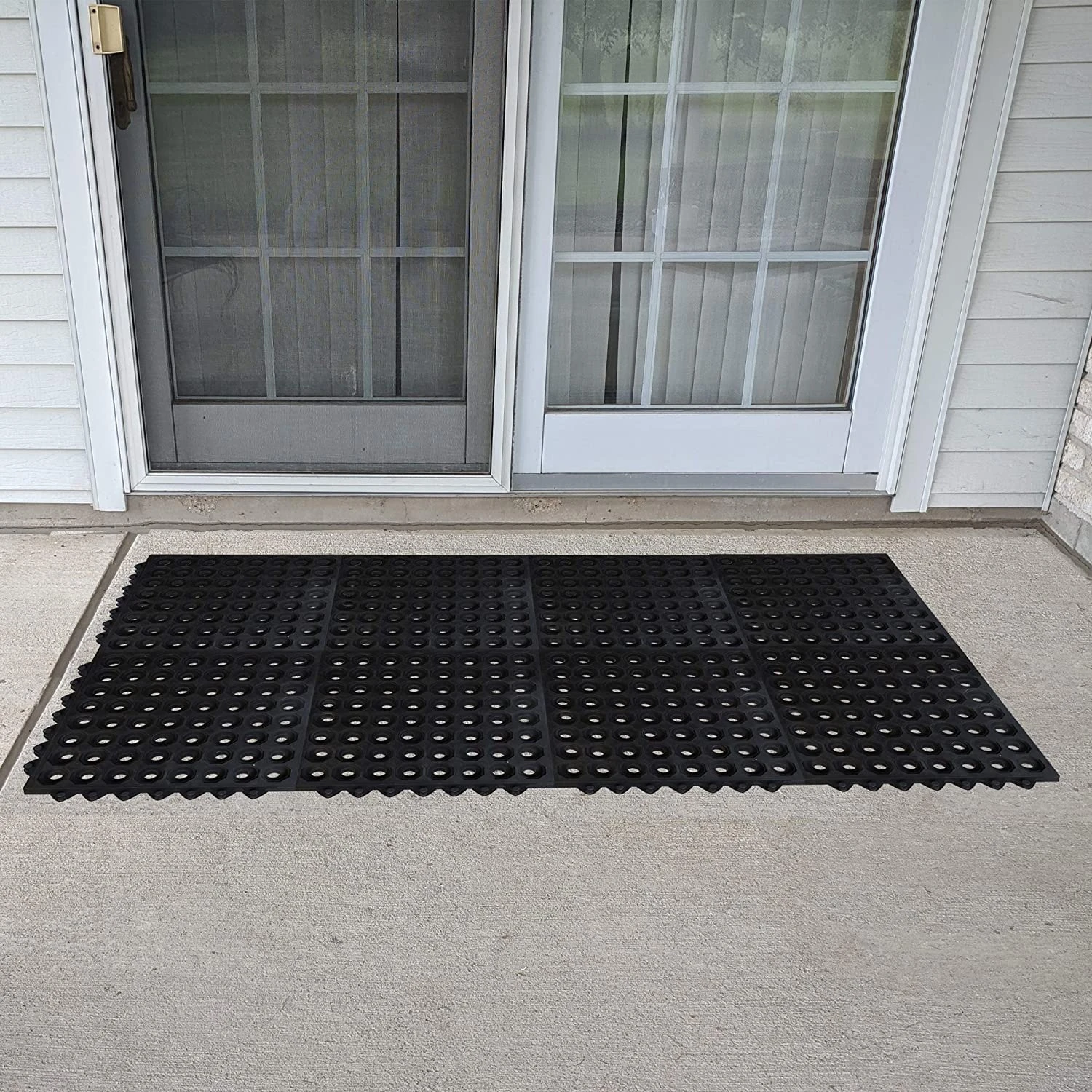 SafetyCare Interlocking Rubber Mat Tiles - 6 Tiles 3 SafetyCare Interlocking Rubber Mat Tiles - 6 Tiles - Image 3